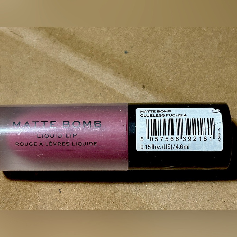 Brand New Makeup Revolution Matte Bomb Liquid Lipstick in ”Clueless Fuchsia”